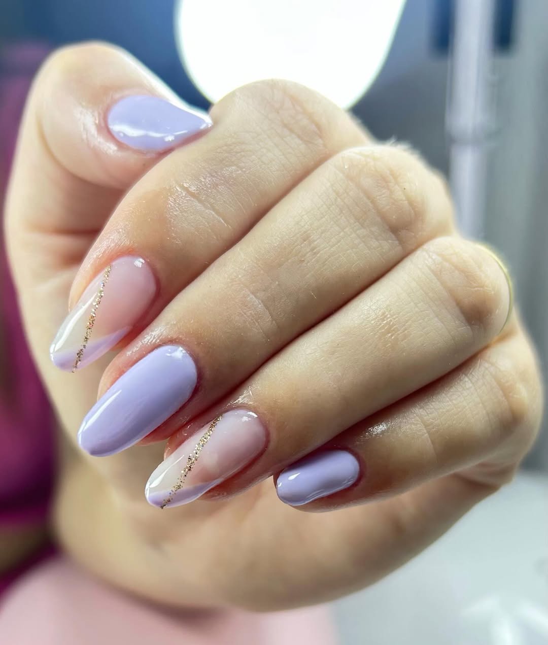 Degradê rosa-dourado com aplicação de glitter