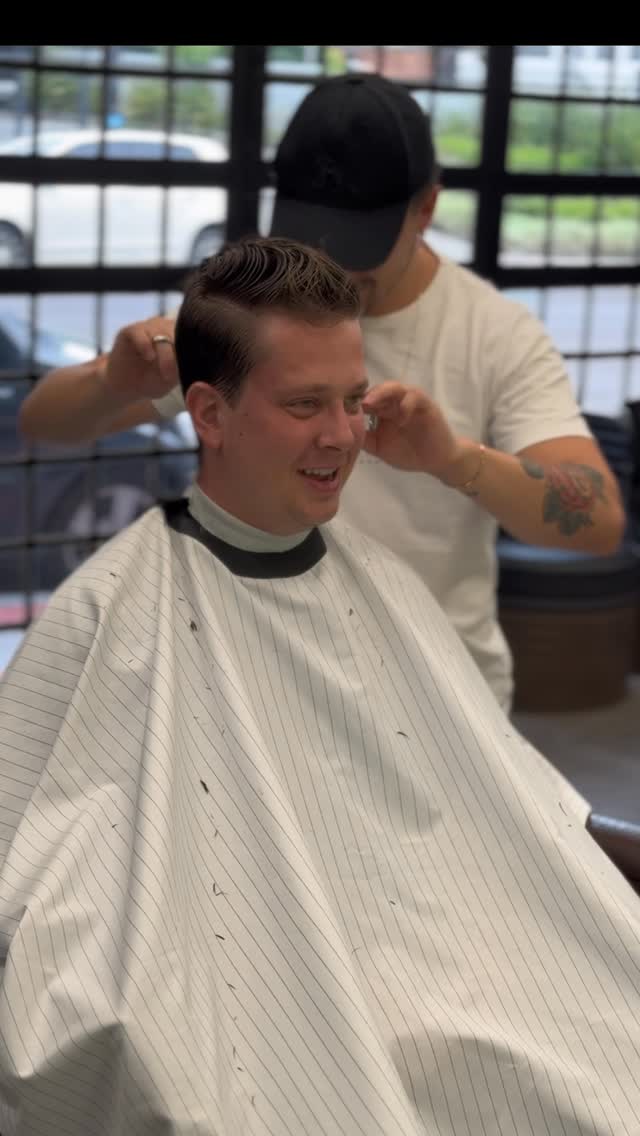 Barba com toalha quente. Corte artesanal na tesoura.