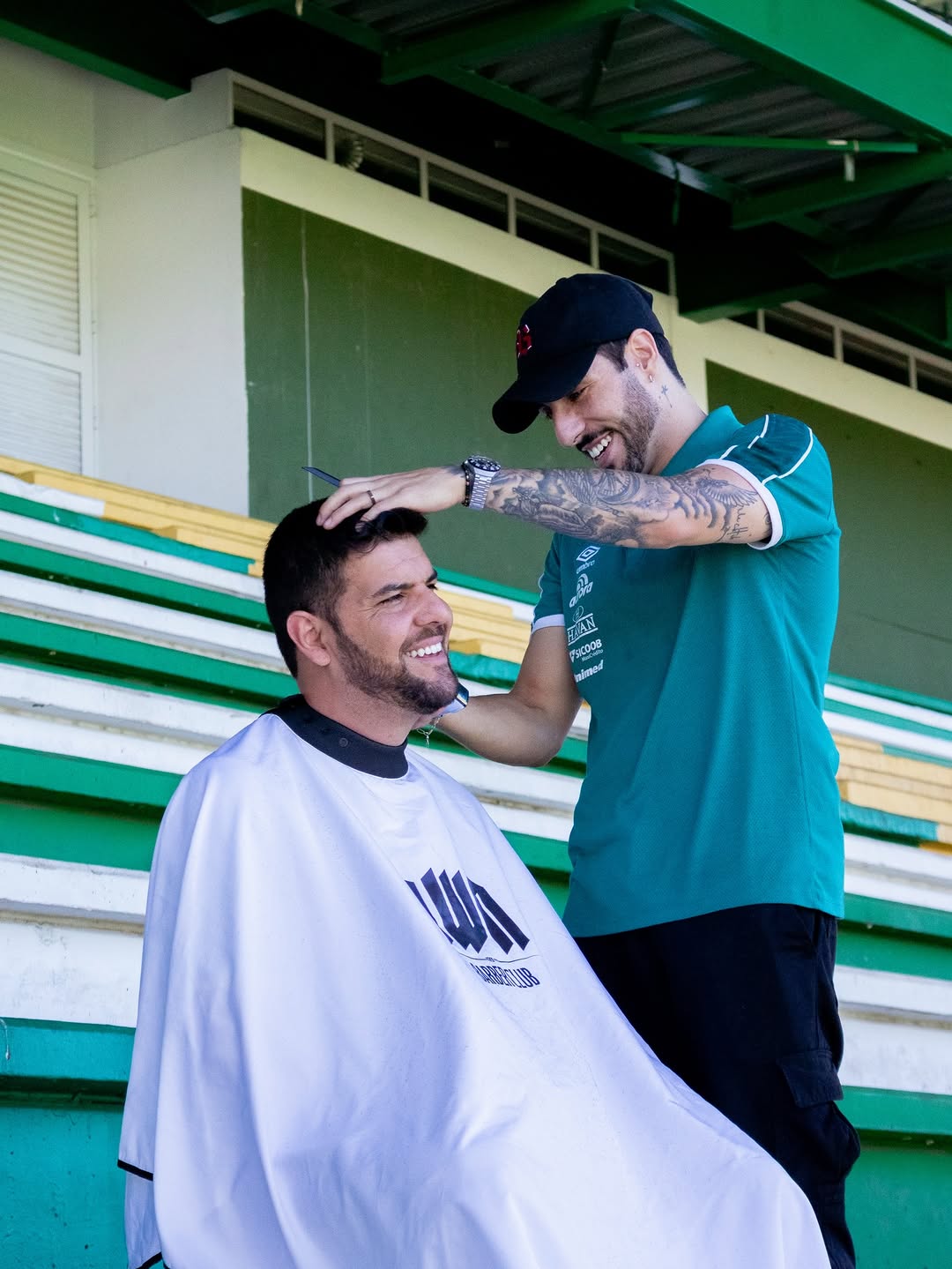 A cadeira triângulo vermelha